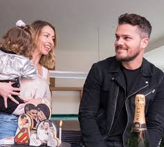 Participates and collaborates on arts events, having already been invited to. A Declaracao Surpreendente De Laura Figueiredo A Mickael Carreira Em Dia De Aniversario Atualidade Flash