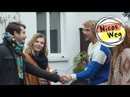 Examples include social media, business, arrows or food. Nicos Weg Was Machst Du Hier Chatterbug