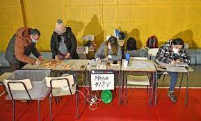 El servicio electoral (servel) publicó la nómina de vocales de mesa designados por las juntas electorales para desempeñarse en las elecciones primarias de gobernadores. X8jifzmvztagm