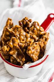 This Homemade Maple Peanut Brittle Gives You All The Flavor Of Traditional Peanut Brittle With A Hint Of Maple Flavor It S The Per Peanut Brittle Recipes Food
