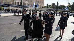 1 183.2 0 0 183.2. Elenh Loyka Ekane Ntoy Sthn Parelash Thn Apomakrynan Astynomikoi