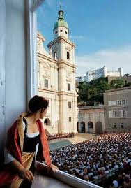 Im zentrum der klassischen welt. Salzburger Festspiele Jedermann Am Domplatz Salzburg Osterreich Salzburger Festspiele