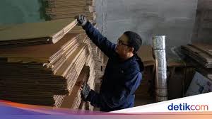 Bagi kamu yang masih bingung cara membuatnya. Dianggap Kumuh Bisnis Kardus Omzetnya Bisa Capai Rp 300 Juta Bulan