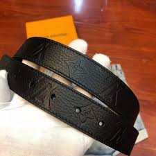 A monogram pattern appears subtly in the mix of colors, an effect derived in virgil abloh's studio using chalks on a textured table. Louis Vuitton Lv Unisex Signature Chain 35mm Belt In Taurillon Leather With Embossed Monogram Lulux