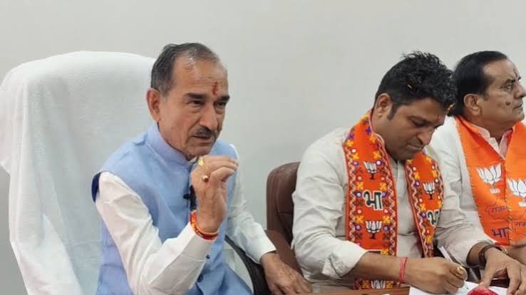 भाजपा अध्यक्ष मदन राठौड़ का कांग्रेस पर बड़ा हमला, बोले- 'उनके सभी नेता एक दूसरे को नीचा दिखाने का काम कर रहे' - India TV Hindi