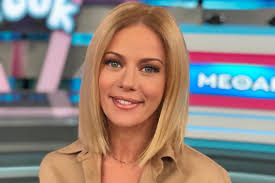 Οι λόγοι και οι αφορμές που έφεραν το. Zeta Makrypoylia Ta Back To Back Kompsa Kalokairina Outfits Ths