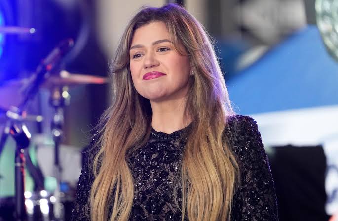 Why Kelly Clarkson is feuding with a New York store - ABC News