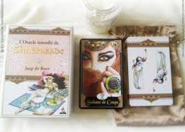 Review Des Cartes Oracle Les Portes De L Intuition Avec Images Tarot Cartes Oracle Jeux De Connaissance