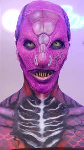 🦎 expect the unexpected 🦎 but always expect the cringe 😈😆 #sfx #horror  #monster #goosebumps #makeup #bodypaint