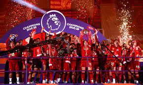 Henderson even fended off his knee injury to do his trademark trophy celebration shuffle before hoisting the premier league high in the air as fireworks and a spectacular light show went around. Jordan Henderson Lifts Premier League Trophy As Liverpool Are Crowned Champions Daily Mail Online