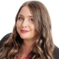 Jaclyn Hyatt's Instagram, Twitter & Facebook