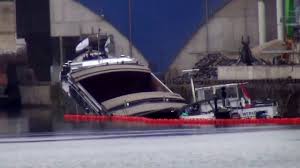 Zunächst hieß es, an bord des frachters sei es zu. Schiffsunfall Schiff Zerbrochen Unfall Rhein Herne Kanal Schiffsun Schiff Frachtschiff Rhein Herne Kanal