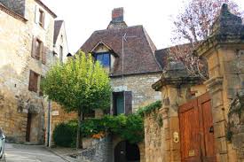 Nous sommes ravis de vous annoncer la reouverture le 9 juin de notre restaurant d'amour ! Saint Cyprien Dordogne A Charming Town Dominated By Its Abbey Church