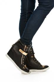 Talon lives in noxus as a hood rat, killing for profits, with time he became so well known general du as for gameplay talon isn't difficult to play nor master, however that doesn't mean he is easy to win. Basket A Talon