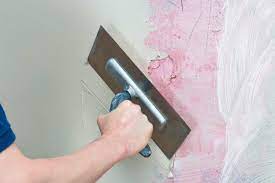 Das schleifen gehört zu den anstrengendsten, lautesten und schmutzigsten arbeiten, um wände zu glätten. Locher Richtig Verputzen Anleitung In 9 Schritten Obi