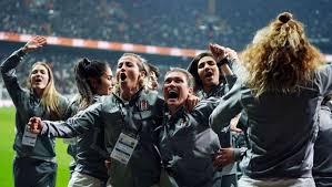 Check spelling or type a new query. Besiktas Kadin Futbol Takimi Vodafone Park I Selamladi