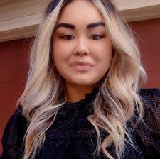 Amber Ostrom's Instagram, Twitter & Facebook