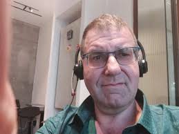 מנסה את מזלי. בן 52, גרוש + 3, 1.80. גר באזור ראש העין. גבר בסגנון של פעם,  לא גבר של סטוצים וקשקושים. מחפש להכיר את החברה הכי טובה שלי, מכוון לאהבת אמת