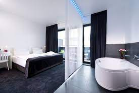 Entdecken sie 40240 bewertungen von reisenden, authentische fotos und das am häufigsten verwendete hotels mit balkon in berlin auf tripadvisor. Zimmer Mit Jacuzzi Im Hotel Lindemann S In Berlin Zimmer Hotelzimmer Hotel