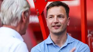 Bruggink duidelijk over transferplannen FC Twente: "Moet ik er dan nog  iemand bijhalen?"