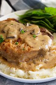 Juicy Pan Fried Pork Chops Smothered In A Creamy Mushroom Sauce All Made In One Pan And In 30 Minut Pork Chops And Gravy Mushroom Gravy Pork Chops Pork Dishes