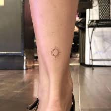 Los tatuajes de sol y luna que podemos encontrarnos son muchos y ciertamente sus diseños no son de los más variados. 50 Tatuajes De Sol Y Luna Disenos Y Significados