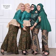 Maybe you would like to learn more about one of these? 16 Baju Kebaya Batik Kombinasi Yang Keren Cocok Untuk Kondangan
