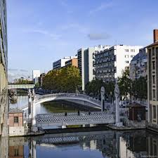 Otel, şehir merkezine 2 km mesafede bulunmaktadır. Holiday Inn Express Paris Canal De La Villette Paris At Hrs With Free Services
