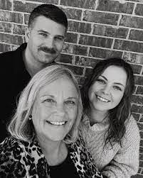 Carolyn Haynie's Instagram, Twitter & Facebook