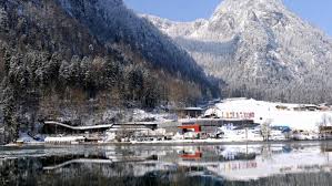 In wenigen gehminuten erreichen sie den bezaubernd in die berge eingebetteten königssee, die neu erbaute jennerbahn und das beschauliche freibad. Kunstbahnrodeln Konigssee Statt Cesana Rodeln Kunstbahn Sportnews Bz