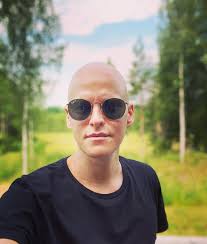 The countdown has officially begun! 🎆⠀ Huge thanks to @noorsslott for  lending us your castle! Played and produced by the incredible @jonatee ⠀  Original artist: @officialeuropetheband ⠀ ⠀ #HappyNewYear  #TheFinalCountdown #FinalCountdown #cover #