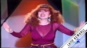 Çünkü genç şarkıcı geçtiğimiz günler içinde sessiz sedasız geldiği i̇stanbul'dan yine aynı sessizlik içinde eşyalarını toplayarak ayrıldı. Serpil Barlas Yandim Askinla Ben Tele On Eski Nostalji Konser 1993 Kaset3 Youtube