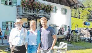 Schwangerschaft in der normalen schwangerschaft werden höhere monozytenwerte beobachtet: Ziegler Film Dreht Am Ettenberg Weitere Folgen Von Zdf Serie Lena Lorenz Pressegesprach Am Set