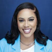 Alexis Wainwright's Instagram, Twitter & Facebook