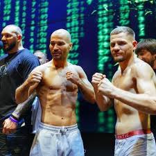 Накануне парни прошли церемонию взвешивания, лобов ( 63,7 кг ) оказался на 1000 грамм легче беринчика ( 63,8 кг ). Dceqdfien3szsm