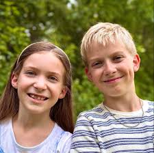 The Best Last-Minute Halloween Costume 👵🏻 Brothers make funny diy optical  illusion halloween costume for kids or adults. This is a really clever,  funny, and cheap grandma themed trick-or-treating costume you can