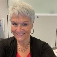 Renee Barlow's Instagram, Twitter & Facebook