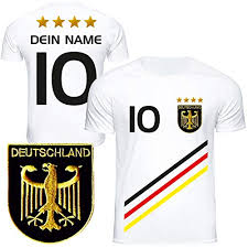 Die deutsche mannschaft trat gegen die in traditionell in gelb gekleideten brasilianer in schwarzen trikots an. De Fanshop Deutschland Trikot Mit Gratis Wunschname Nummer D3 2021 2022 Em Wm Weiss Geschenk Fur Kinder Jungen Baby Fussball T Shirt Personalisiert Als Ostergeschenk Amazon De Sport Freizeit