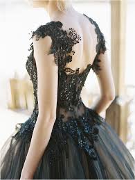29 Schwarz Spitze Hochzeits Ideen Fur Eine Verfeinerte Fuhlen Fuhlen Hochzeit Ideen Schwarz Schwar Schwarzes Kleid Zur Hochzeit Spitzenkleider Brautmode
