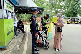 Biaya masuk kebun raya batam / lokasi dan harga tiket masuk kebun raya purwodadi. Wajib Perlihatkan Hasil Tes Pengunjung Kebun Raya Bogor Menurun Antara News