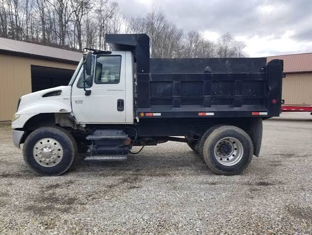 International 8500-SBA-4X2-2004 Cab & Chassis Truck