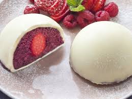 Dome Croquant De Chocolat Blanc A La Mousse De Fruits Rouges Et Coeur De Fraise Recette Mousse De Fruits Rouges Mousse Fruit Recette
