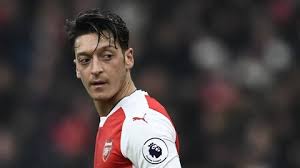 Dalgalanan formuyla eleştiri konusu olan mesut mesut özil, kuzey londra derbisinde sakatlığı sebebiyle forma giymedi. The Sun Bas Muhabiri Mesut Ozil In Turkiye Ye Transfer Olma Ihtimalini Acikladi Gercek Gundem