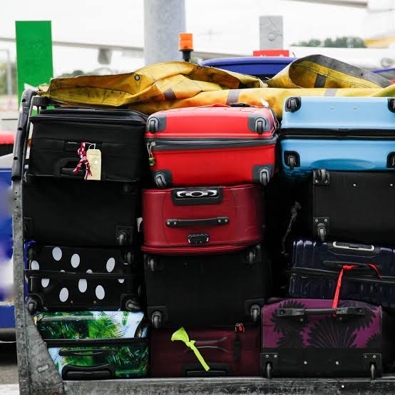 Airport worker shares key reason why people should not tie ribbons to  luggage - Daily Record