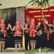 Tarian tradisional suku kaum melanau. Pdf Identiti Bidayuh Sarawak Dalam Tarian Langgie Pingadap Bidayuh Sarawak S Identity In Langgie Pingadap Dance