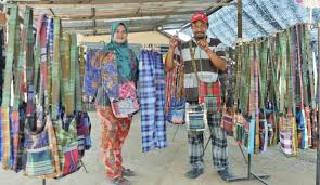 Pacak pakai kain pelikat pun xde hal baru angin banyak masuk. Kreativiti Kain Pelekat Batik