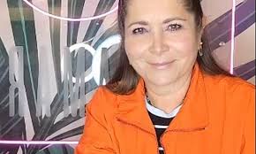 Feliz y con muchos planes, martha cristiana se dio cita la noche del jueves para acompañar a su hijo mayor en la inauguración de su nuevo negocio. Gdb9sw1t7qlk0m