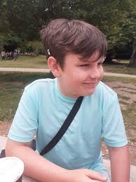 Hi everyone I'm in serious trouble 😭😭 my 10yr old got the chance to sit  in his favourite car a Porsche yesterday and I've just looked at the photo  I took and