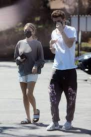 Mit ihren zarten 17 jahren feiert leni klum derzeit einen erfolg nach dem anderen. Susse Parchen Pics Leni Klum Und Ihr Freund Aris In L A Promiflash De