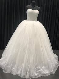 We did not find results for: Ungetragenes Hochzeitskleid Mit Langer Schleppe Schleier Und Krone Brautkleid Gebraucht Occasionen